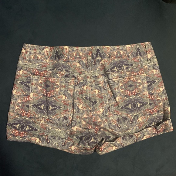 Cute Floral Denim Short - Picture 6 of 10